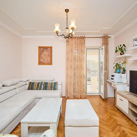 Ammor With Free Parking *