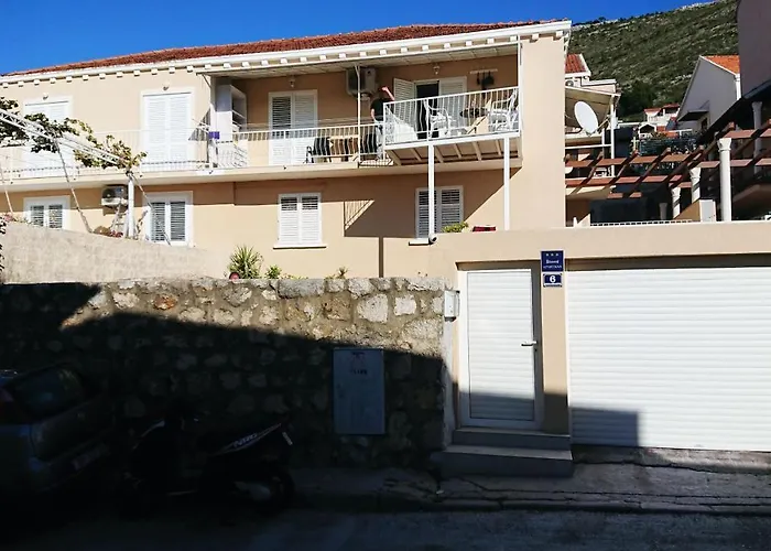 Ammor With Free Parking *