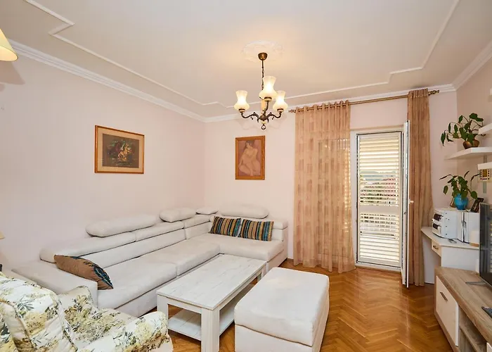 Ammor With Free Parking