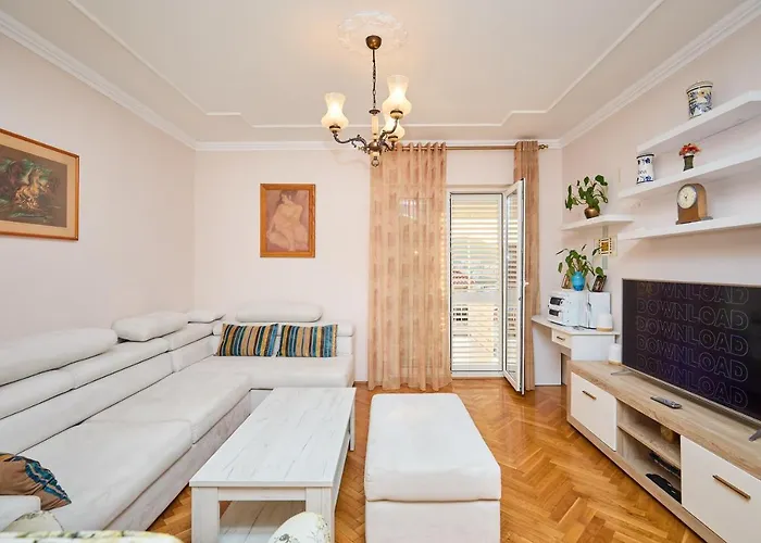 Ammor With Free Parking *