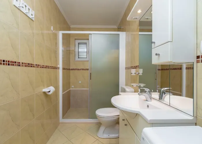 Ammor With Free Parking *