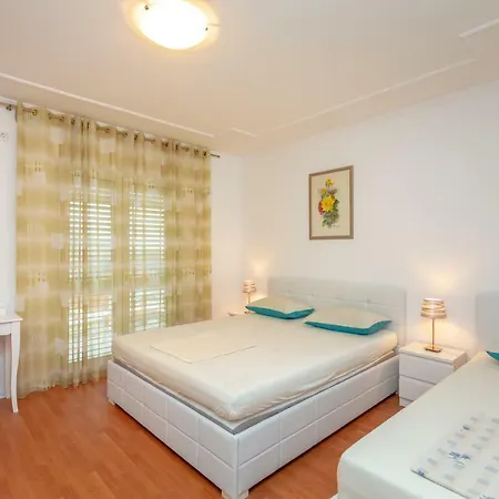 Ammor With Free Parking